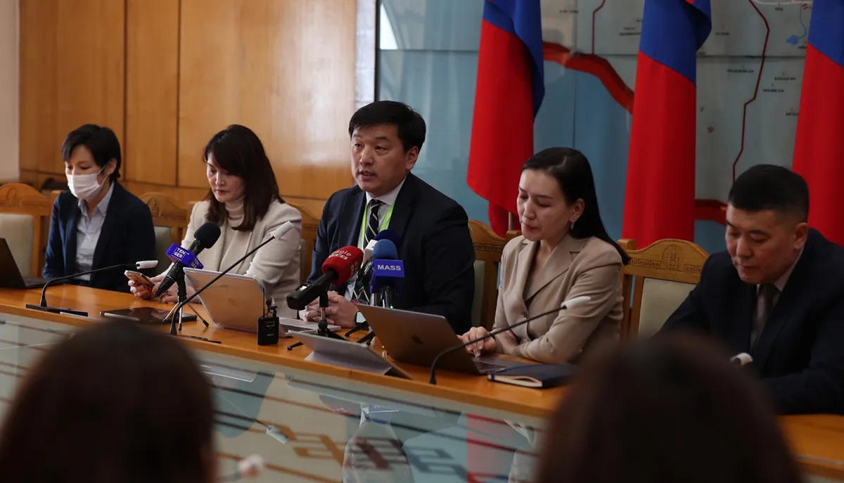 Эрдэнэс Монгол