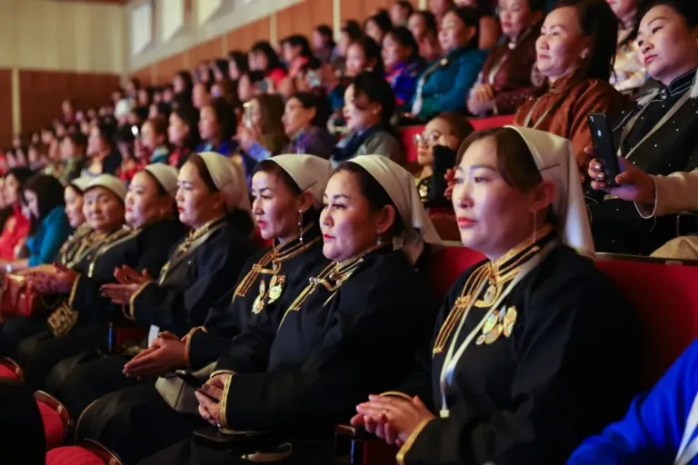 эмэгтэйчүүд