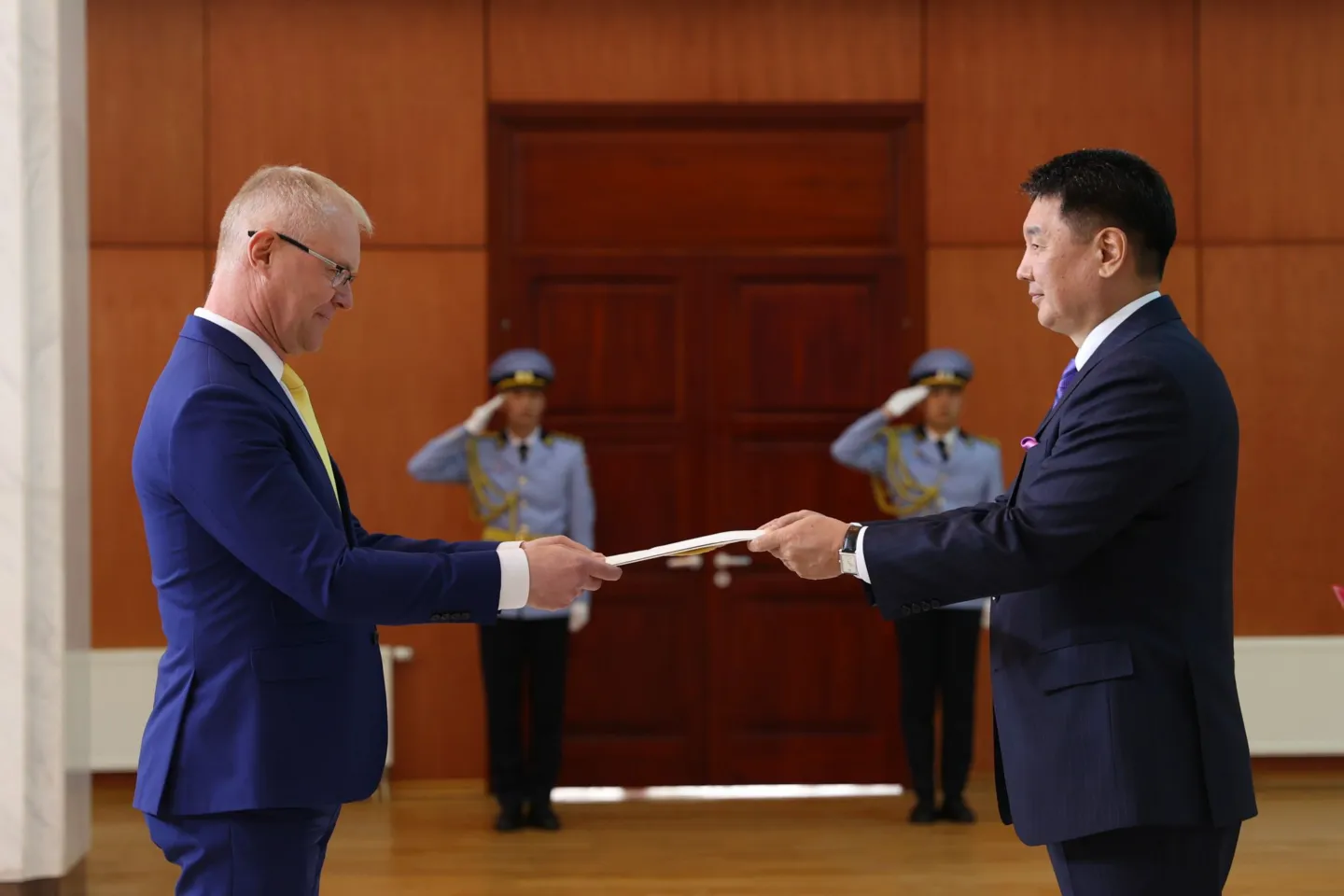 Элчин сайдууд