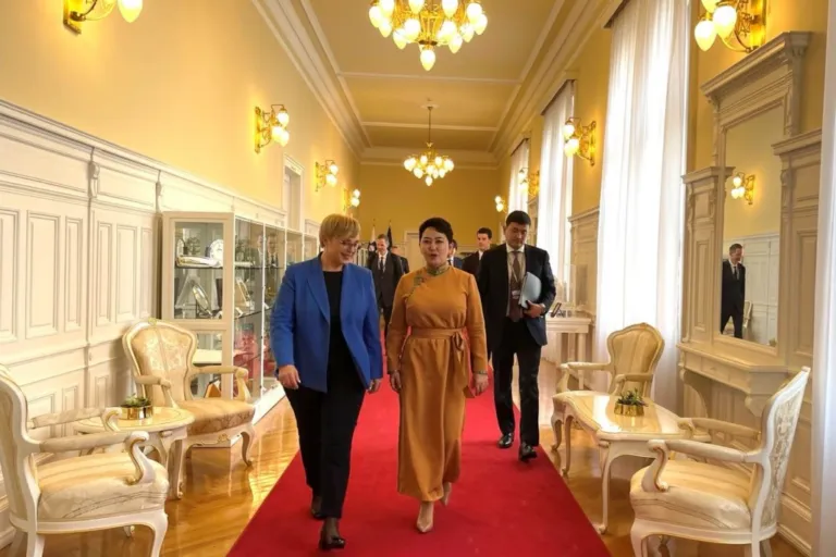 гадаад харилцаа