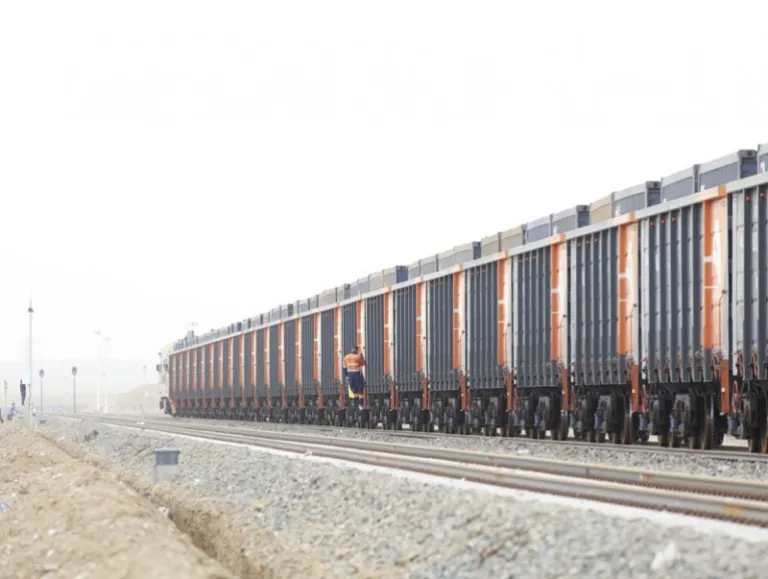 Гашуунсухайт-Ганцмод боомтын хил холболтын төмөр зам