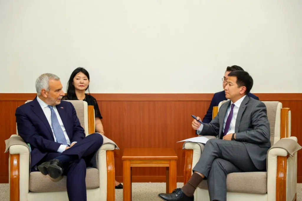 гадаад харилцаа