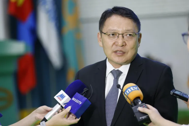 Эрдэнэс Монгол