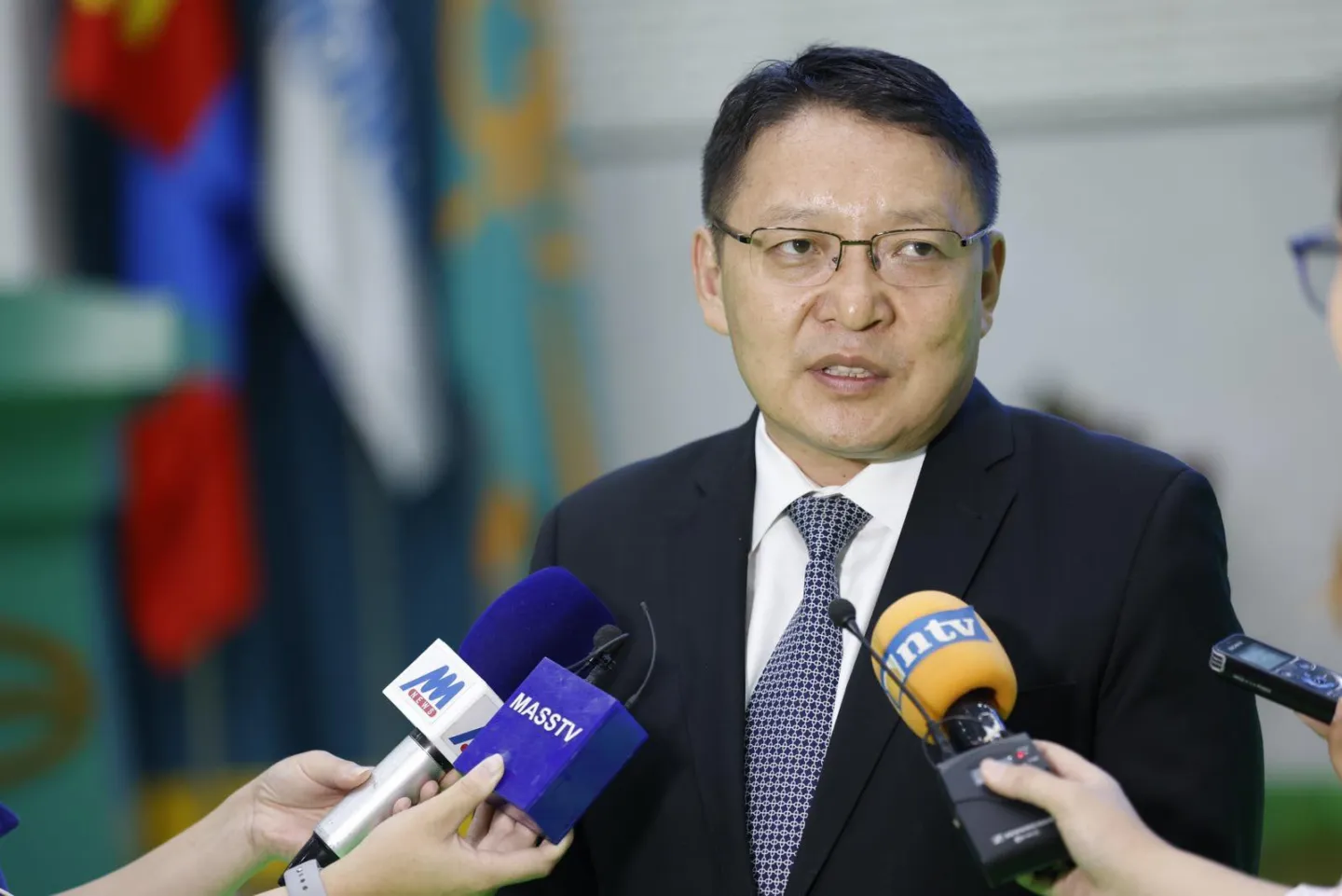 Эрдэнэс Монгол