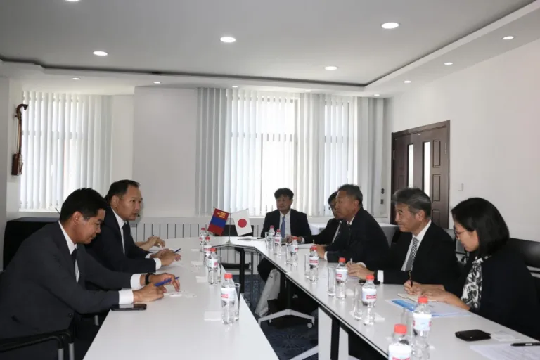 Япон, Монгол