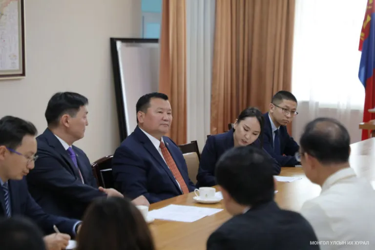 МӨНХБААТАР