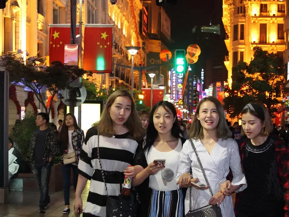 Хятад залуус