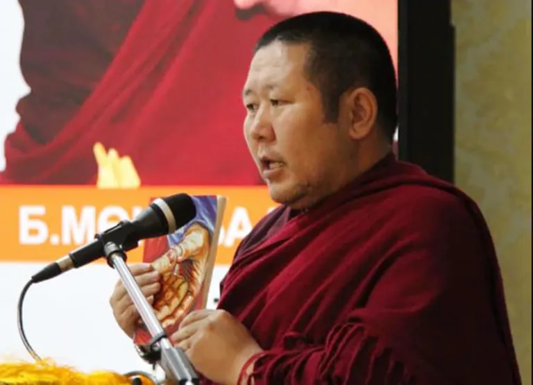 Б.Мөнхбаатар