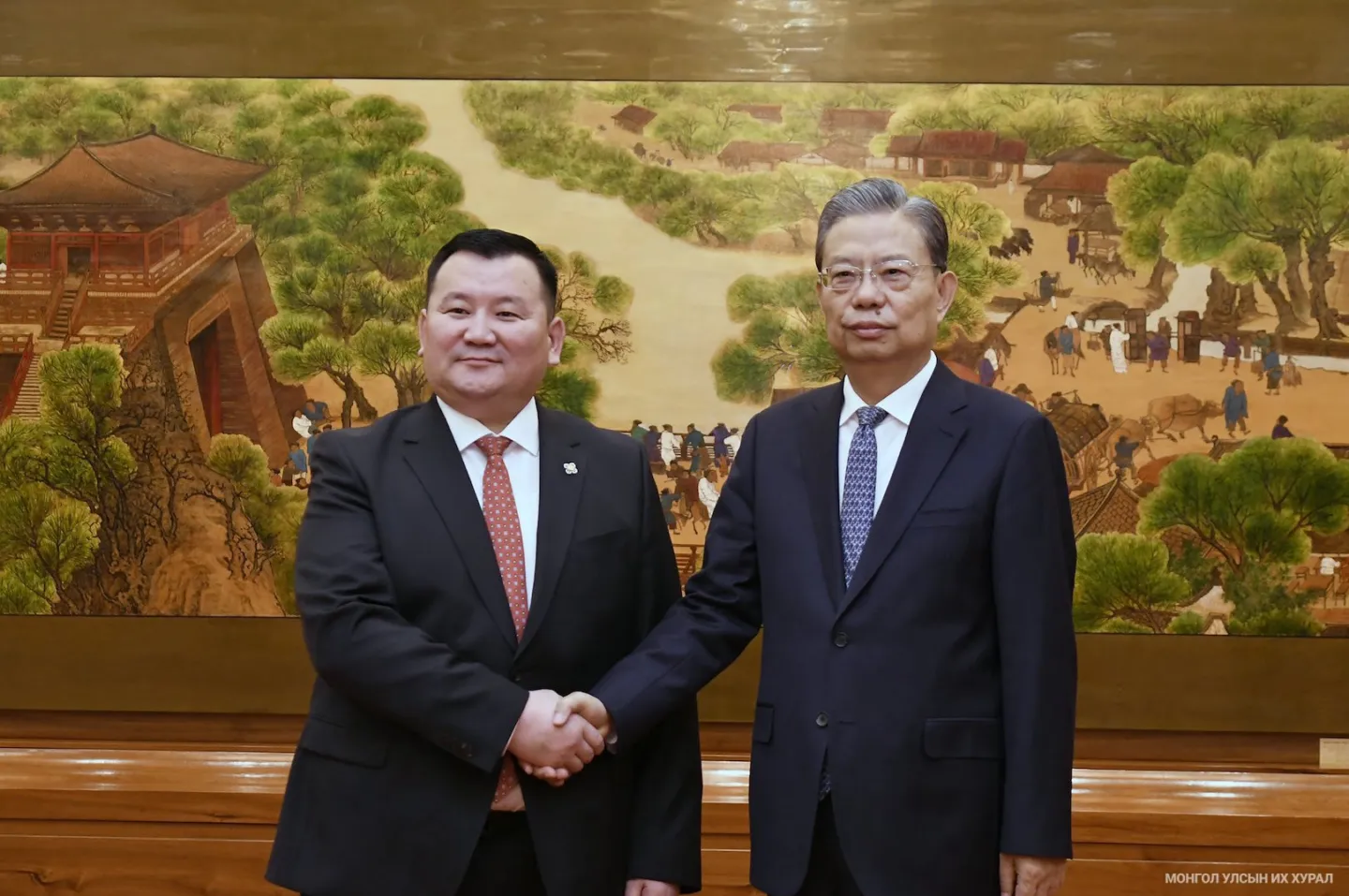 Л.Мөнхбаатар