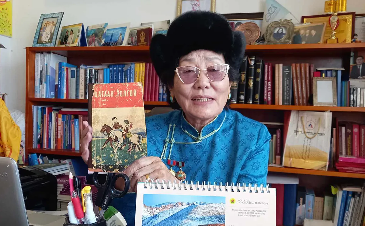 “Цагаан толгой”-н зохиогч Ардын багш Лхаахүү: Морьтой цагаан толгойнхоо эхийг бариад Ц.Дамдинсүрэн гуайнд очиж байлаа