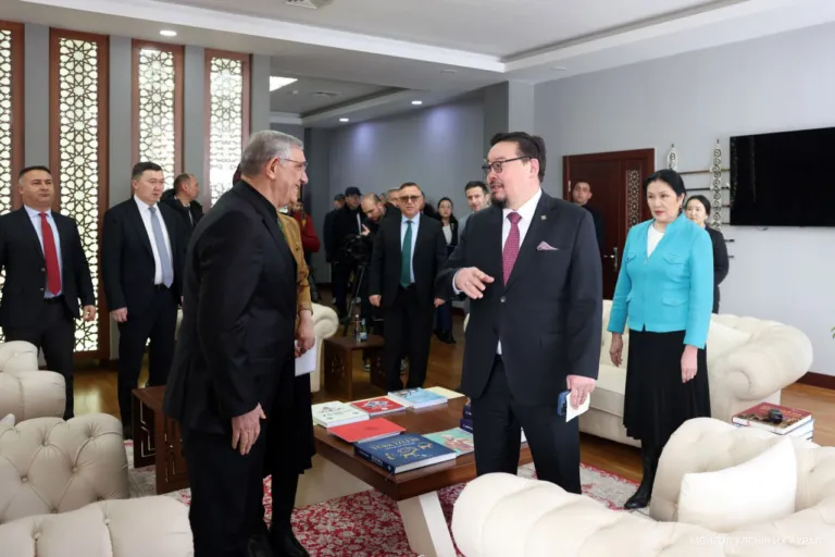 Занданшатар