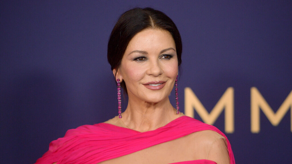 Кэтрин Зета-Жонс: “Тэнцээгүй” гэсэн хариулт сонсох тусмаа хүн илүү сэтгэлийн хаттай болдог