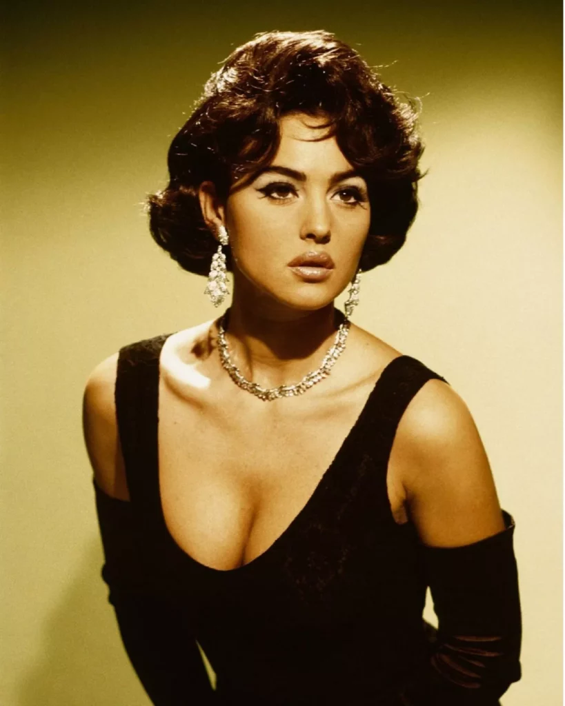 Моника Беллуччи:  “Хөөрхөн л бол тэнэг” гэх төсөөллийг эвдэж байж л эмэгтэй хүн амжилтад хүрдэг